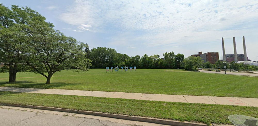 Riverside Motor Inn (Deluxe Inn, Riverside Manor) - 2022 Street View With Reo Town Sign